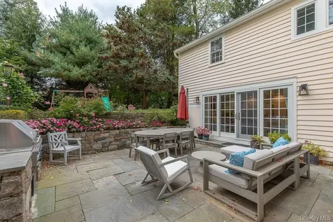 94 Round Hill Road Scarsdale NY 10583