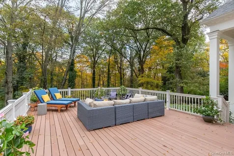 94 Round Hill Road Scarsdale NY 10583