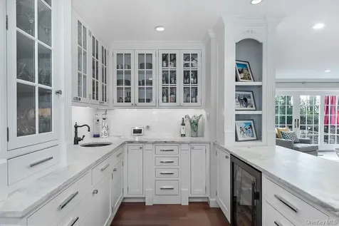94 Round Hill Road Scarsdale NY 10583