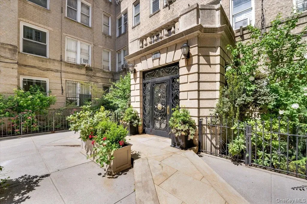 811 Walton Avenue Bronx NY 10451