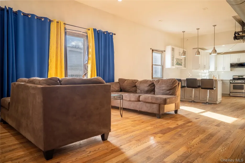 25620 Francis Lewis Boulevard Rosedale NY 11422