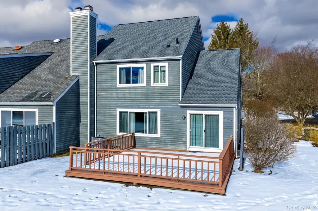 13 Cushing Green S Pawling NY 12564