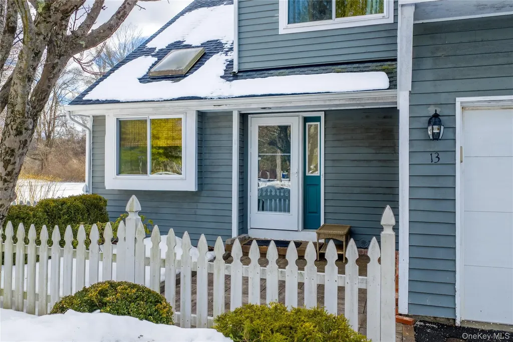 13 Cushing Green S Pawling NY 12564