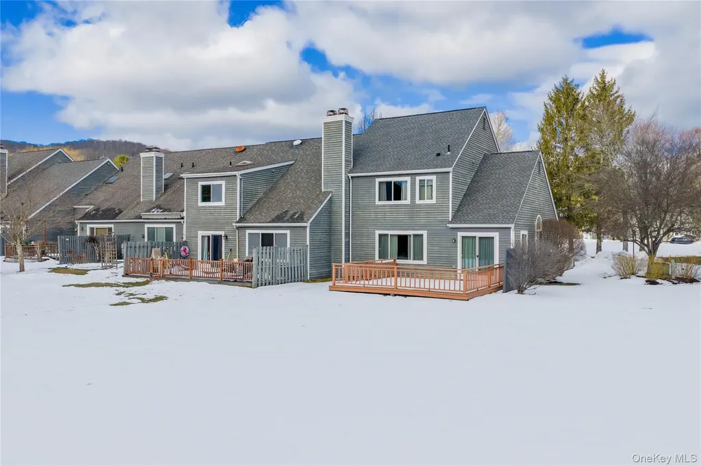 13 Cushing Green S Pawling NY 12564