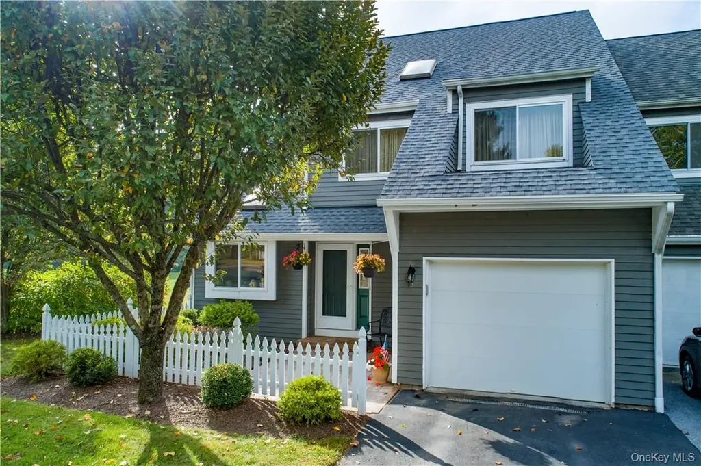 13 Cushing Green S Pawling NY 12564