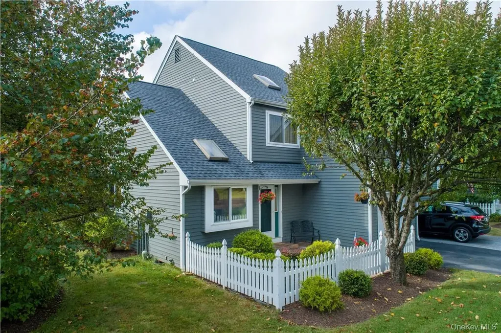13 Cushing Green S Pawling NY 12564