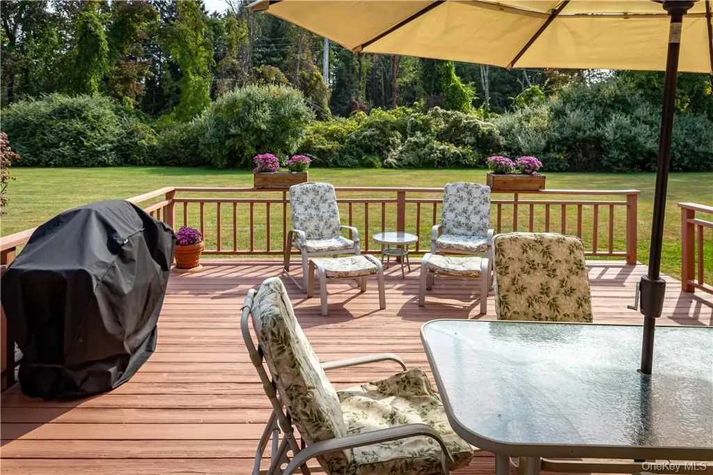 13 Cushing Green S Pawling NY 12564