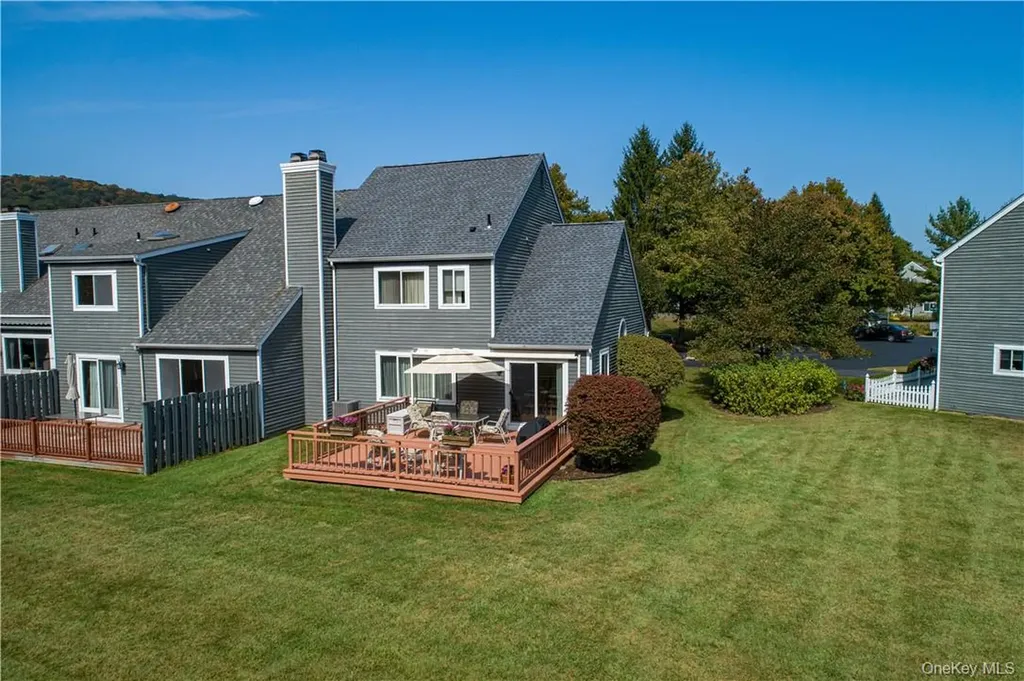 13 Cushing Green S Pawling NY 12564