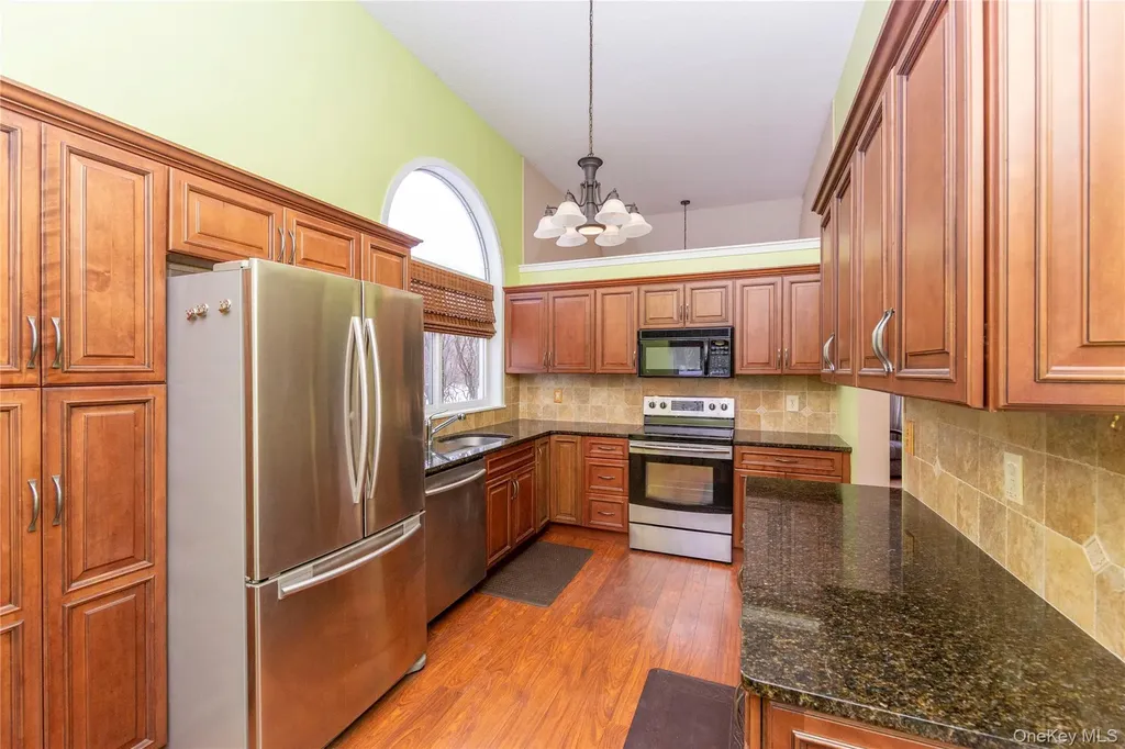 13 Cushing Green S Pawling NY 12564