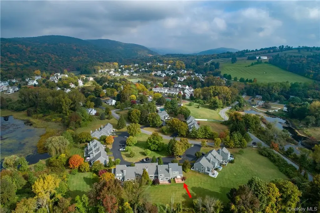 13 Cushing Green S Pawling NY 12564