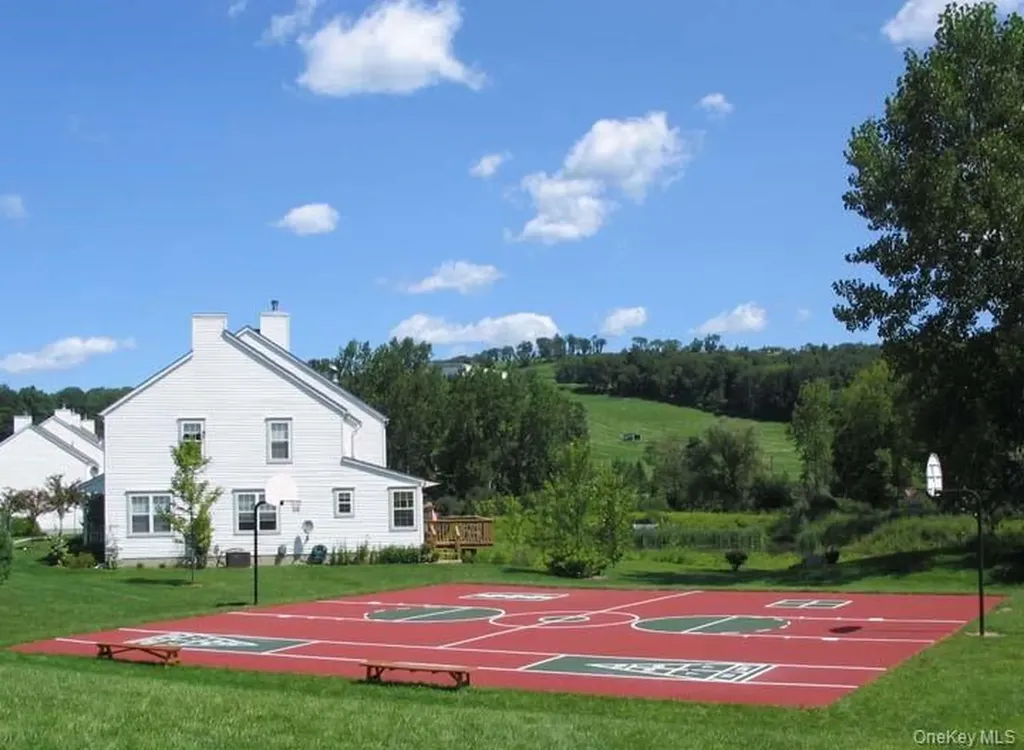 13 Cushing Green S Pawling NY 12564