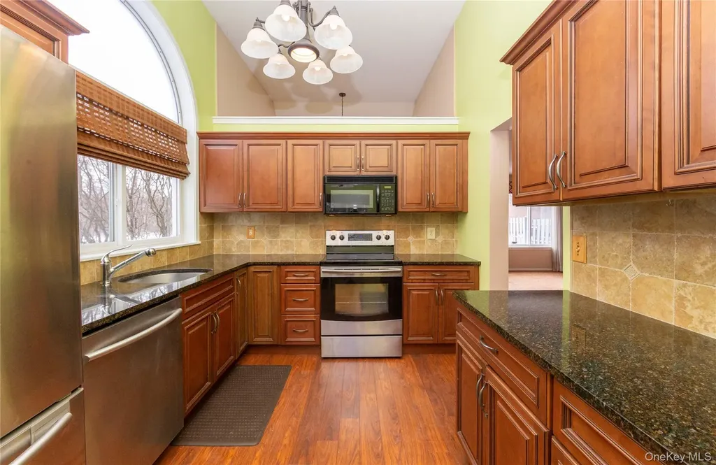 13 Cushing Green S Pawling NY 12564