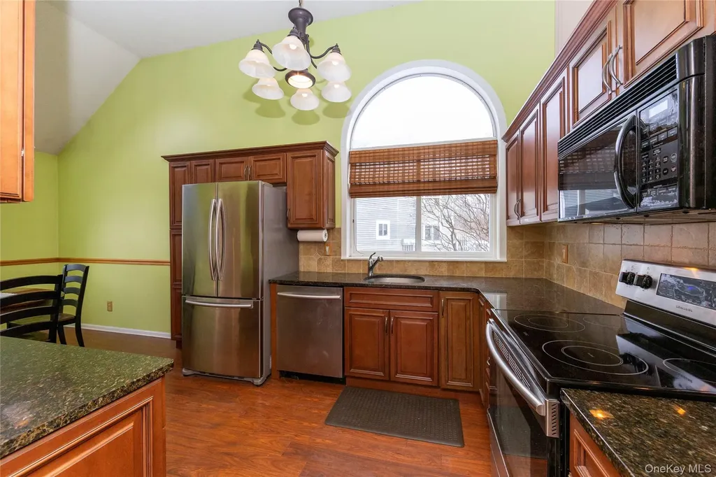 13 Cushing Green S Pawling NY 12564