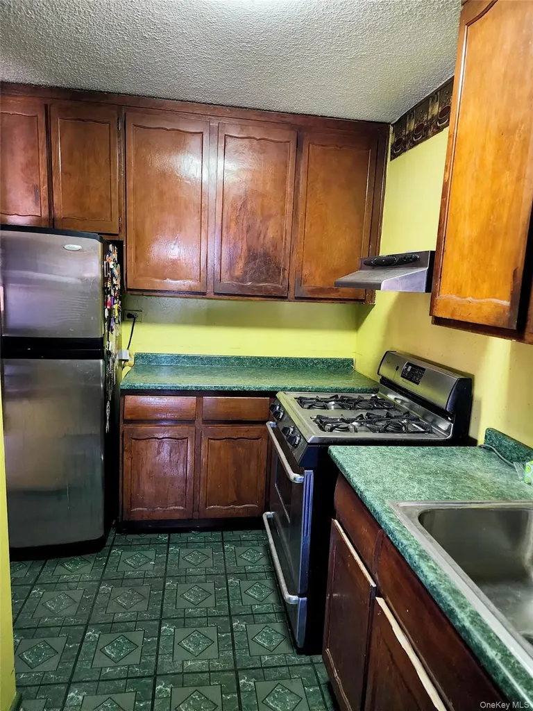 1966 Newbold Avenue Bronx NY 10472