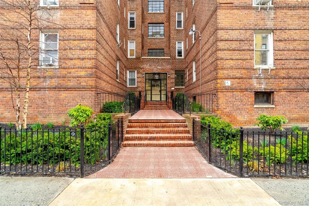 2080 Barnes Avenue Bronx NY 10462