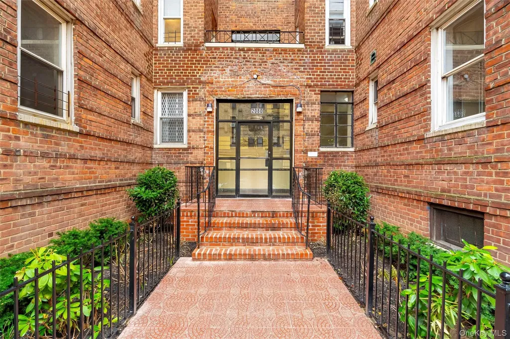 2080 Barnes Avenue Bronx NY 10462