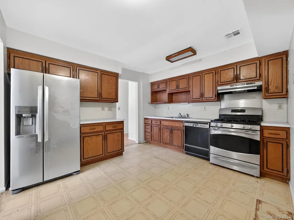15 Pauline Court Spring Valley NY 10977