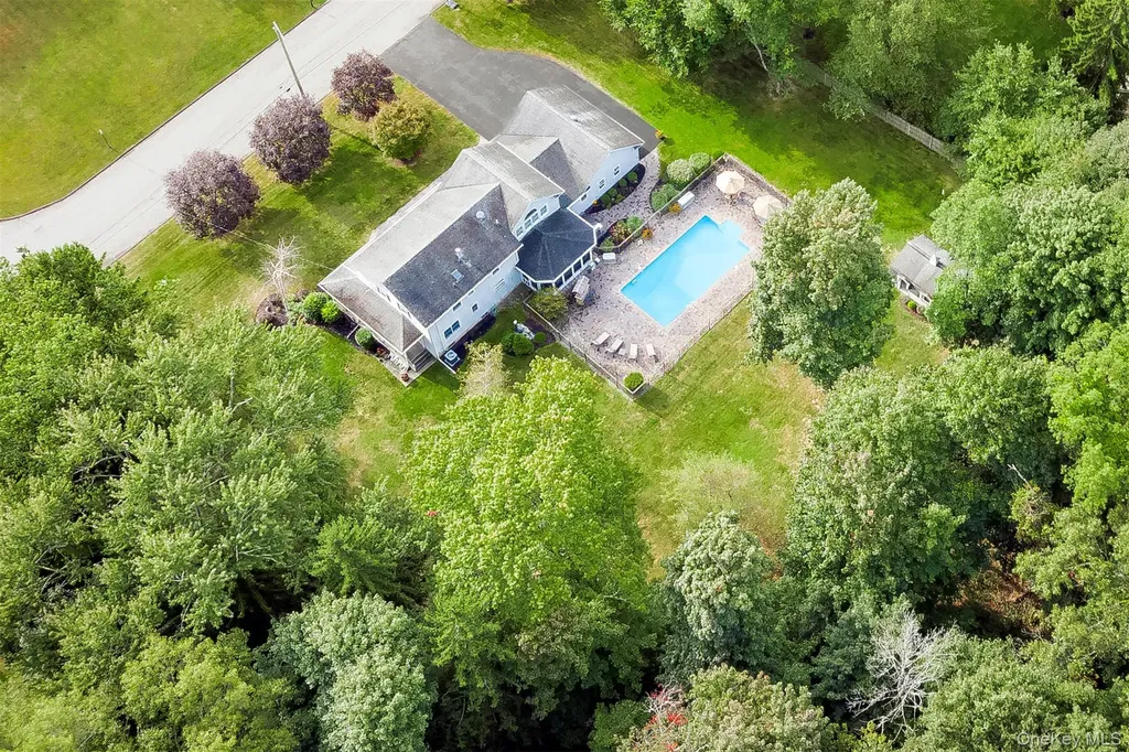 12 Canterbury Lane Suffern NY 10901