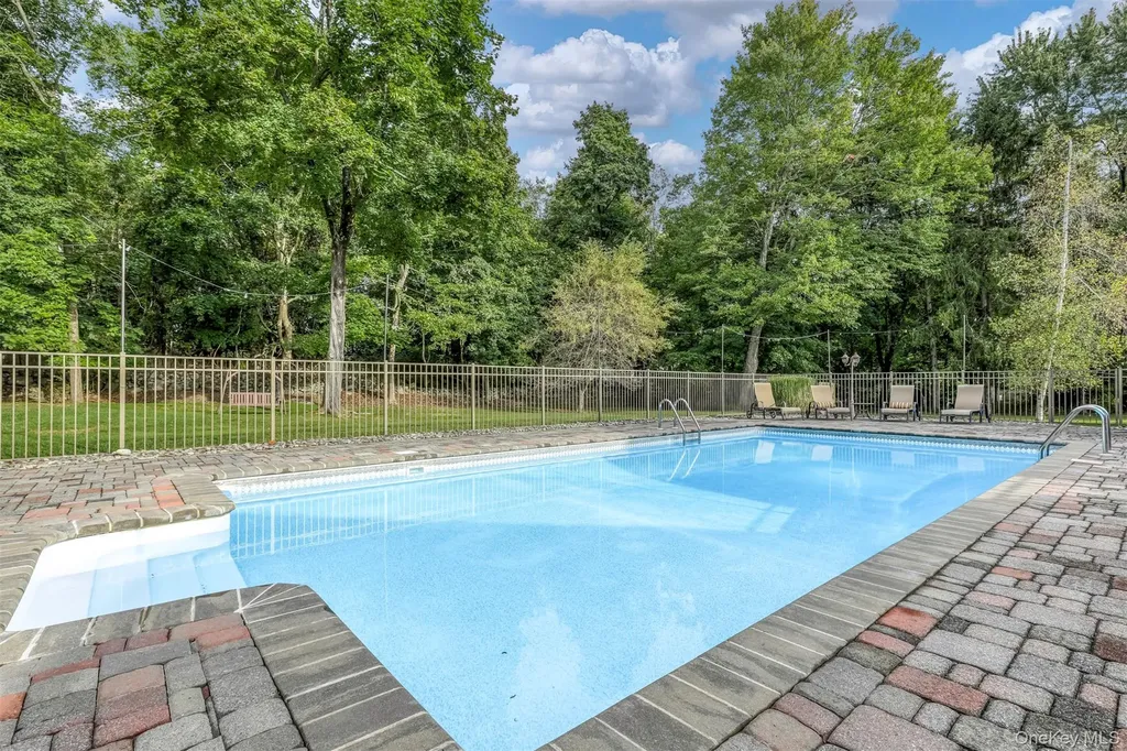 12 Canterbury Lane Suffern NY 10901