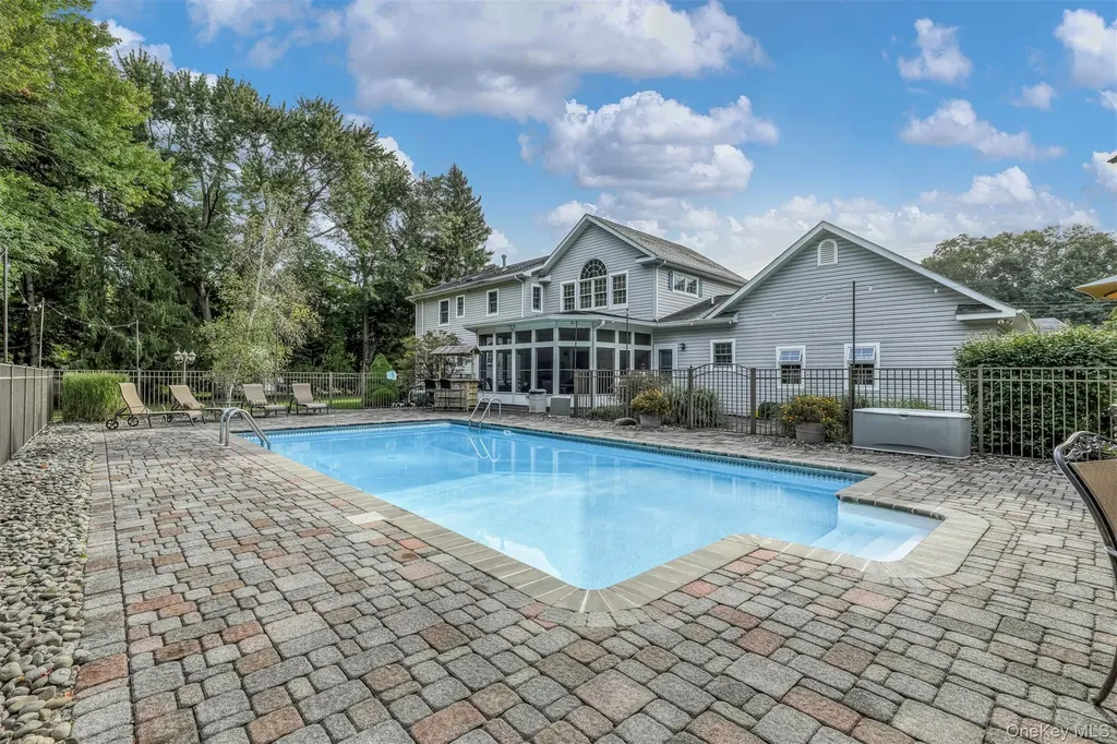 12 Canterbury Lane Suffern NY 10901