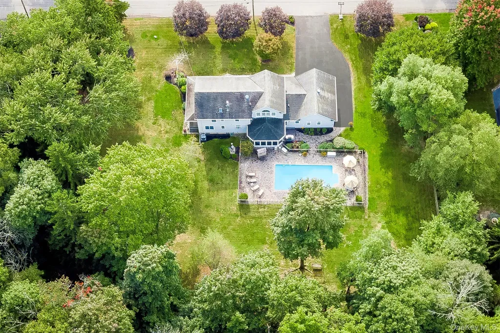 12 Canterbury Lane Suffern NY 10901