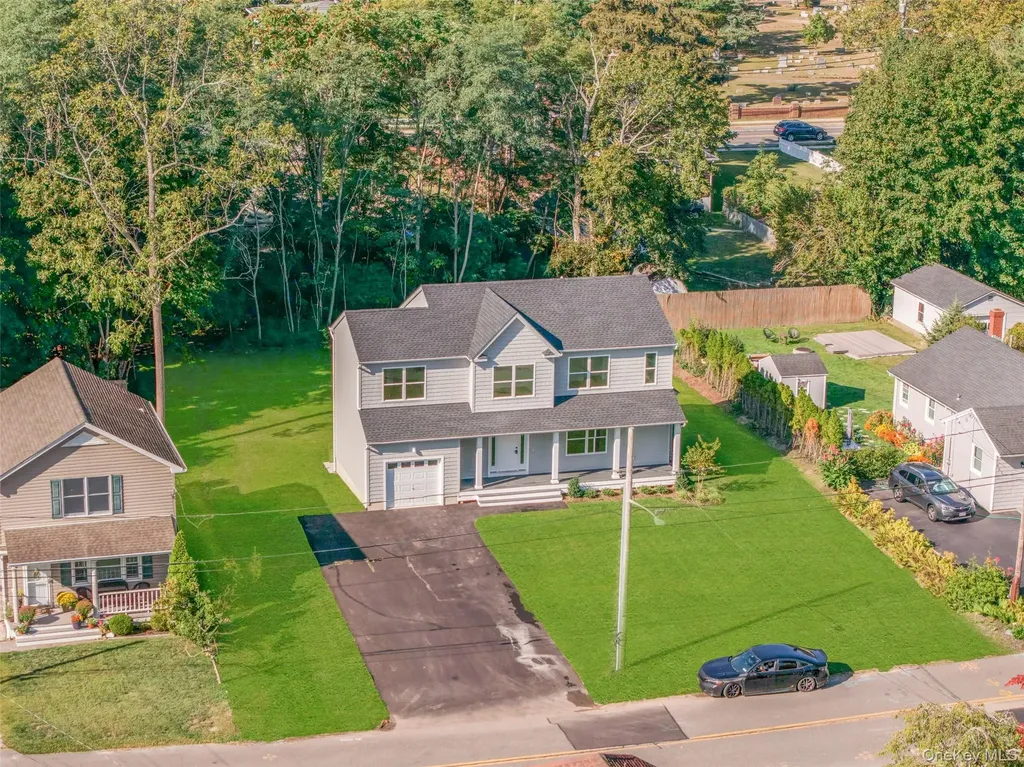 817 Pondview Road Riverhead NY 11901