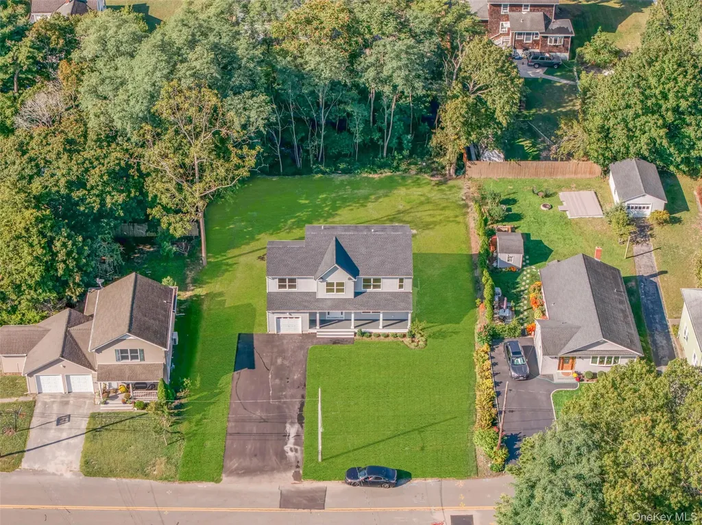 817 Pondview Road Riverhead NY 11901