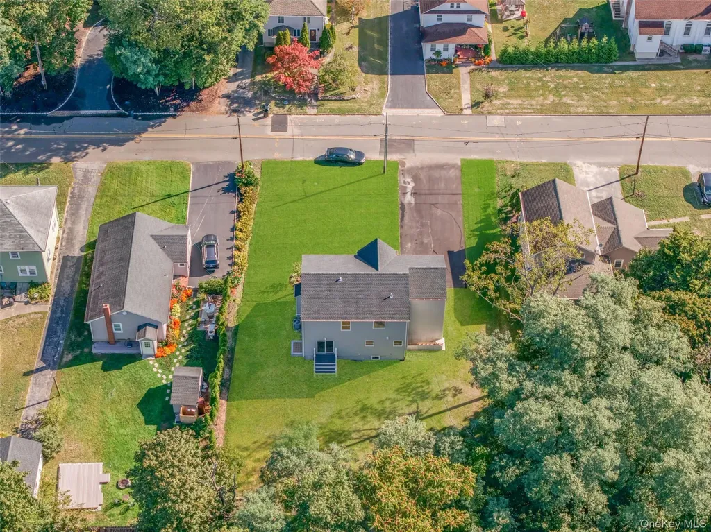 817 Pondview Road Riverhead NY 11901