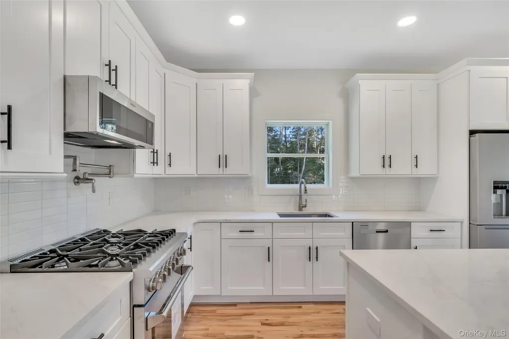 817 Pondview Road Riverhead NY 11901