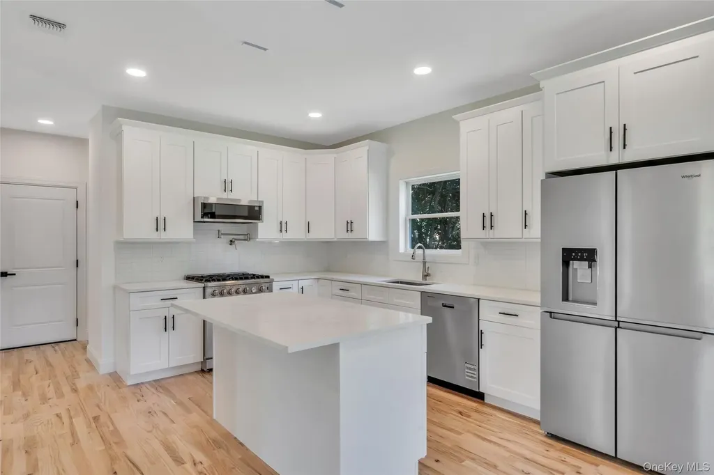 817 Pondview Road Riverhead NY 11901