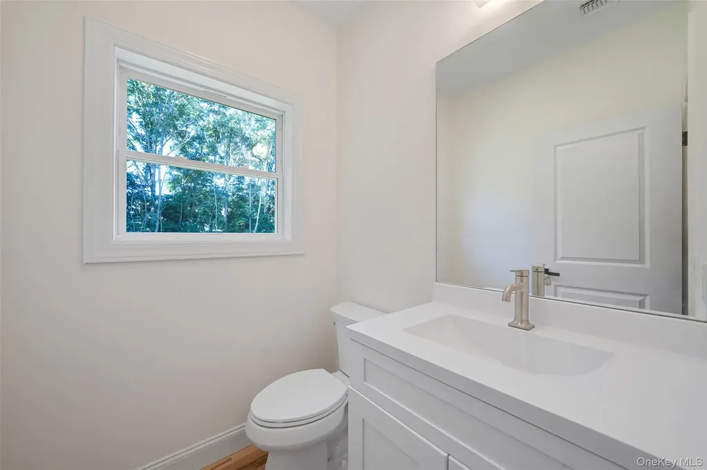 817 Pondview Road Riverhead NY 11901