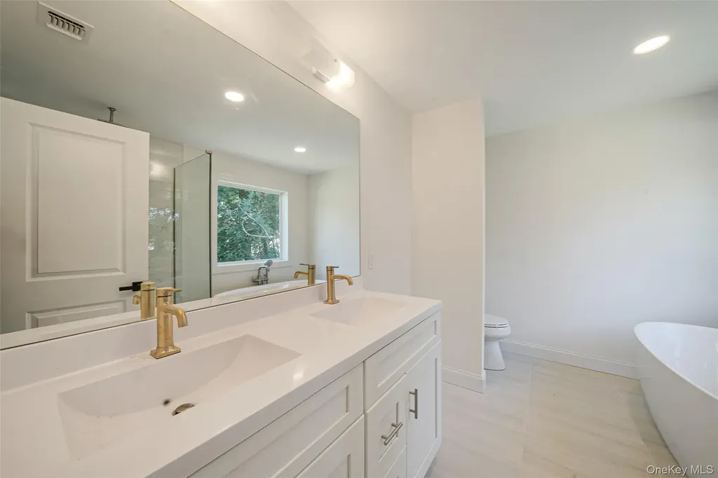 817 Pondview Road Riverhead NY 11901
