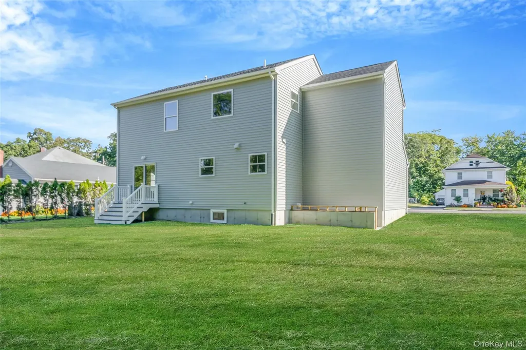 817 Pondview Road Riverhead NY 11901