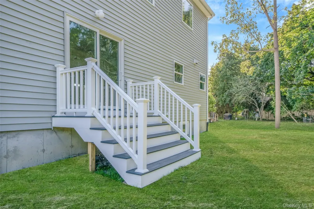 817 Pondview Road Riverhead NY 11901