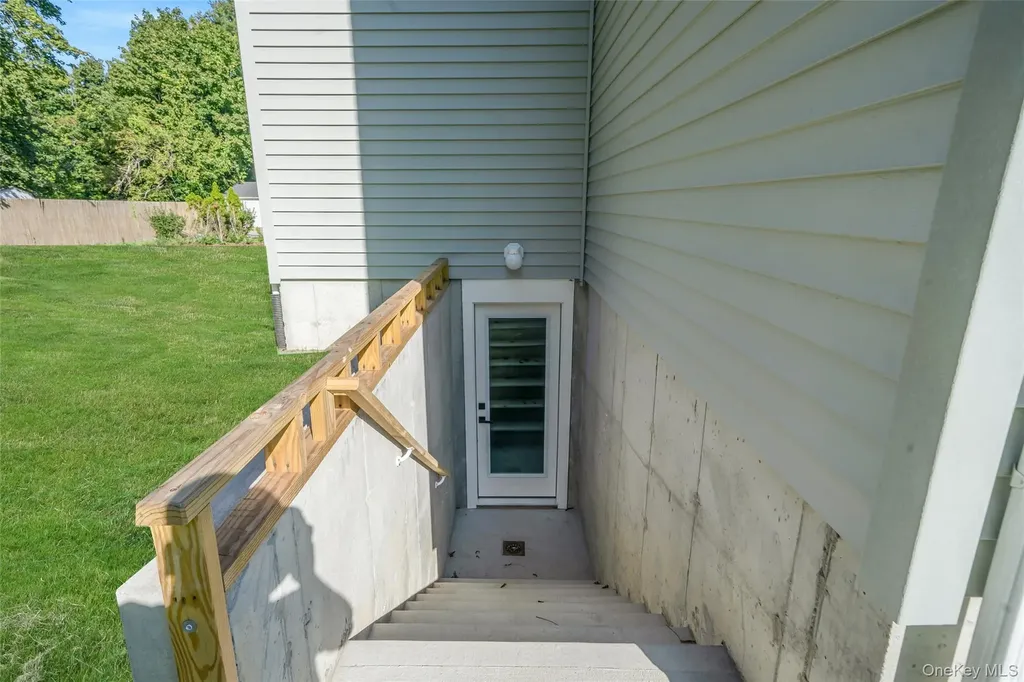 817 Pondview Road Riverhead NY 11901