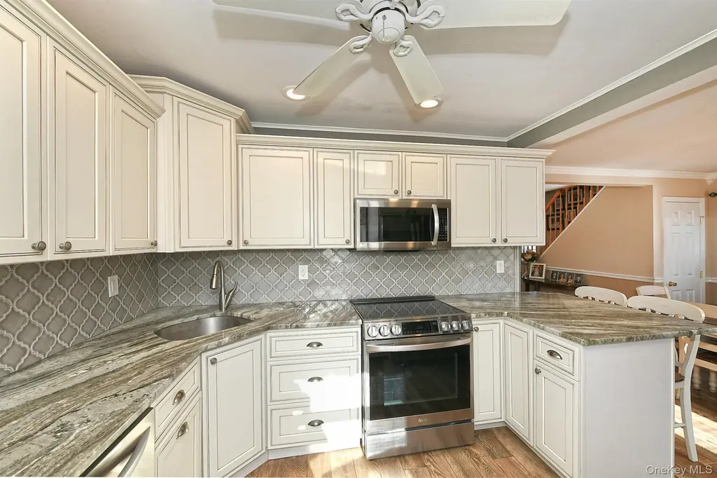 53 Clay Lane Levittown NY 11756