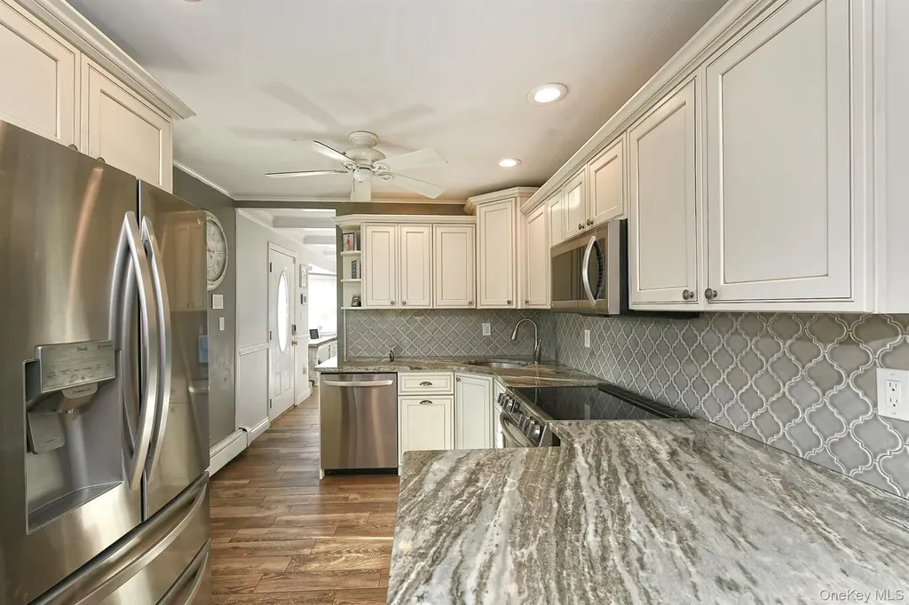 53 Clay Lane Levittown NY 11756