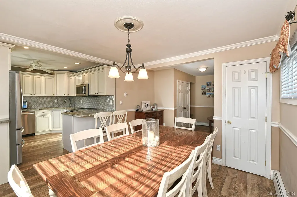 53 Clay Lane Levittown NY 11756