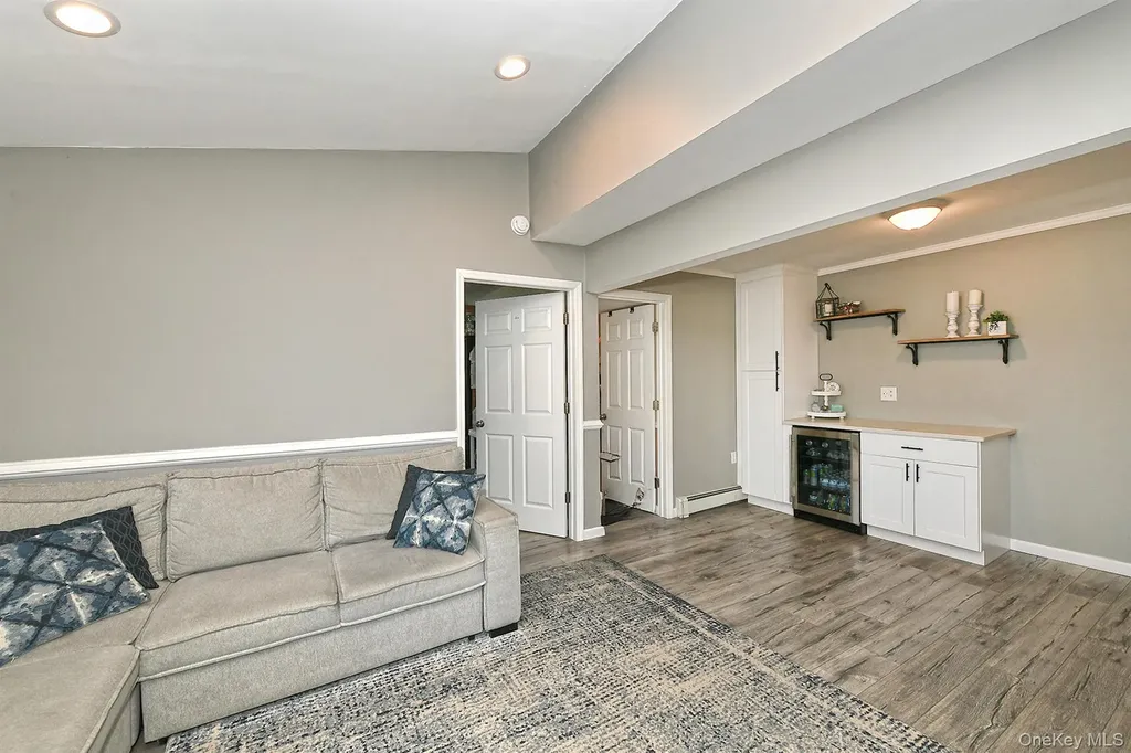 53 Clay Lane Levittown NY 11756