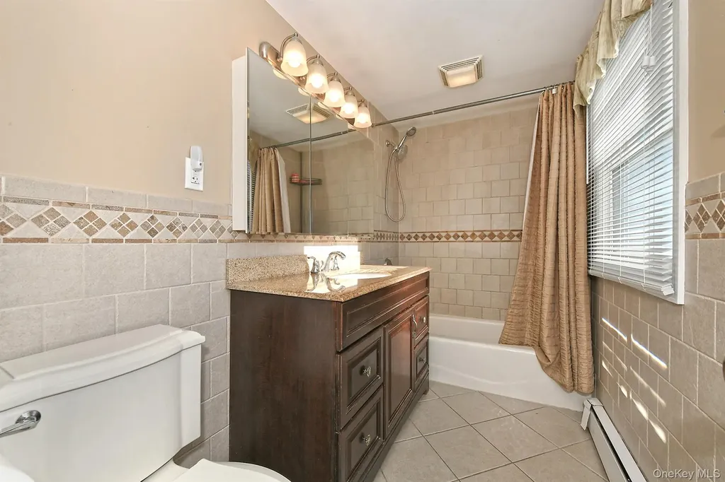 53 Clay Lane Levittown NY 11756