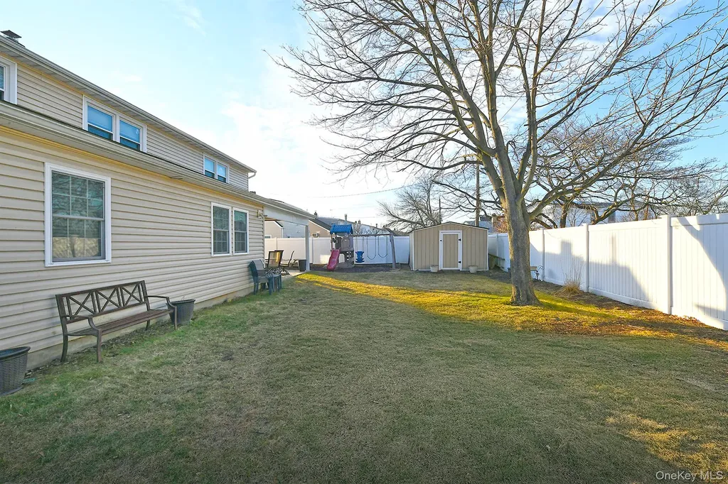 53 Clay Lane Levittown NY 11756