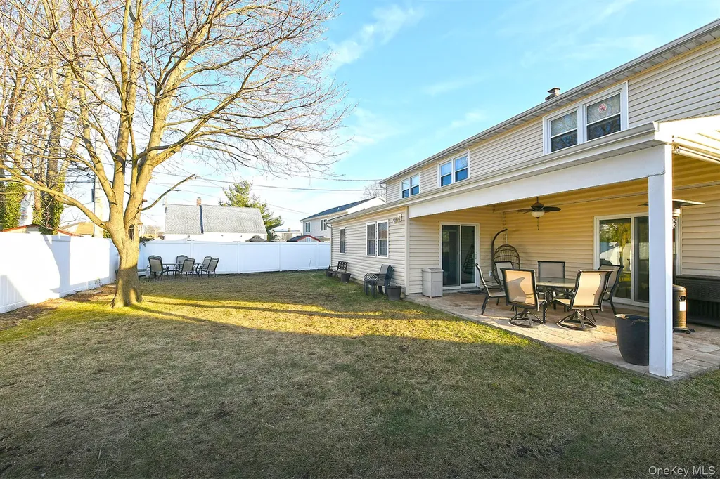 53 Clay Lane Levittown NY 11756