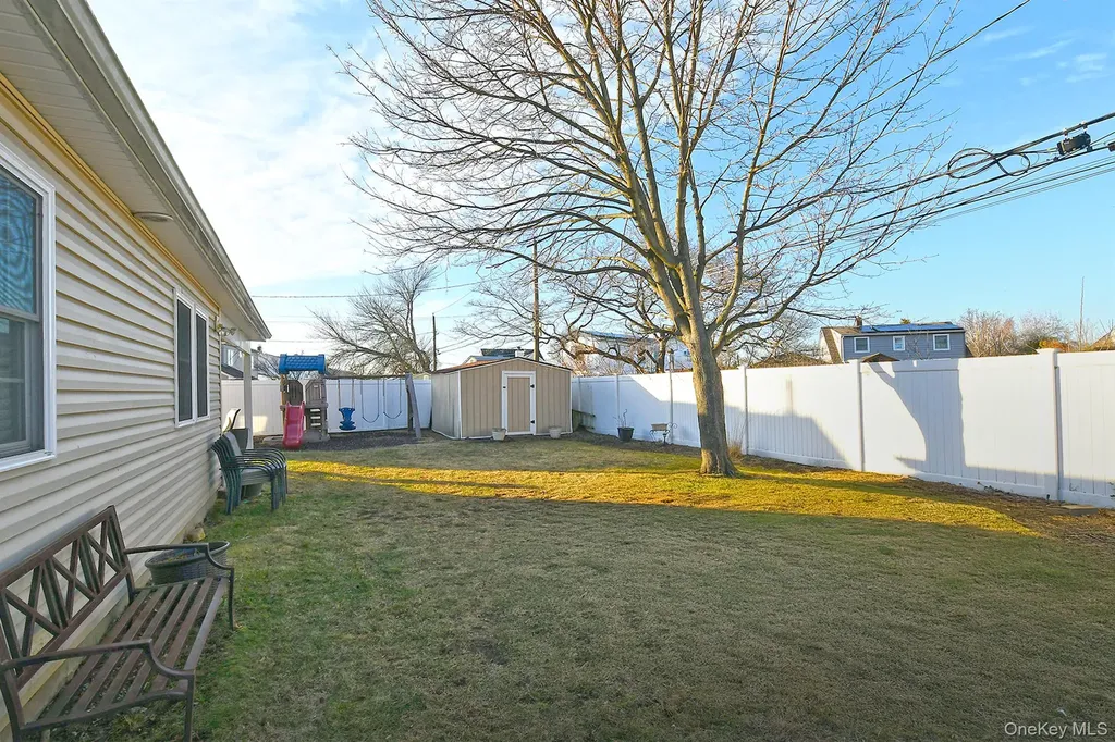 53 Clay Lane Levittown NY 11756