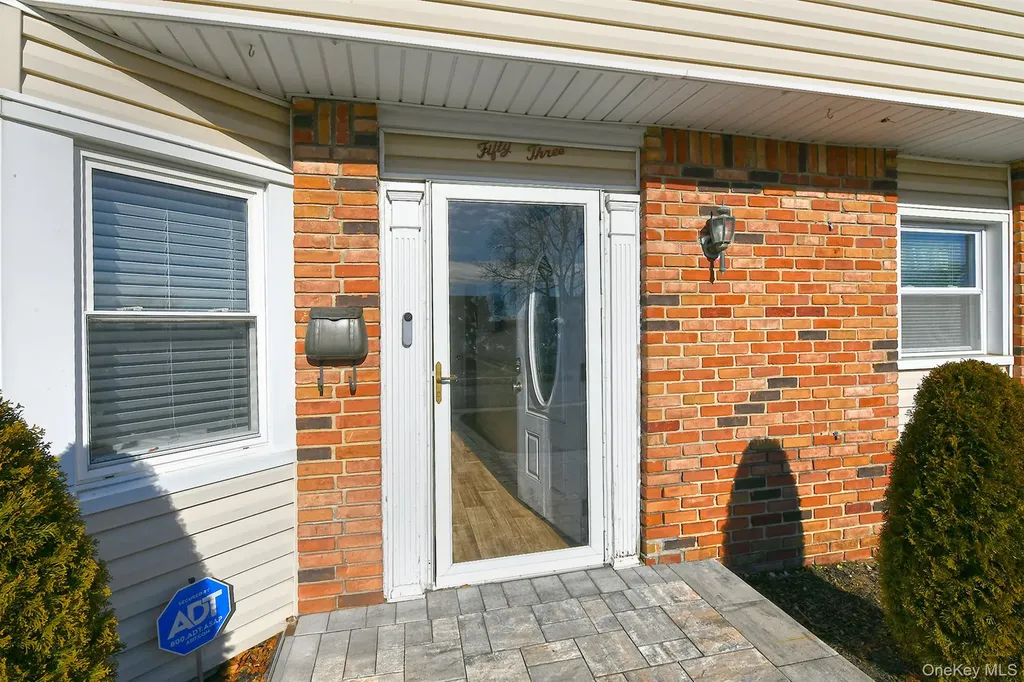 53 Clay Lane Levittown NY 11756