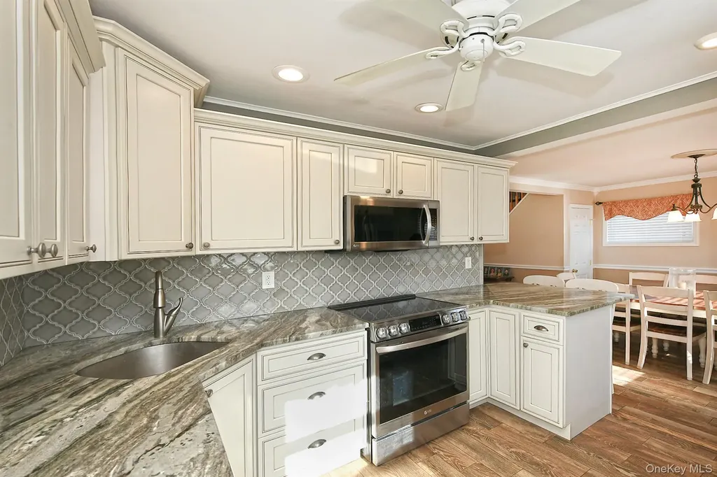 53 Clay Lane Levittown NY 11756