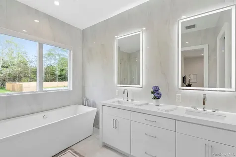 4 Heatherwood Lane Quogue NY 11959