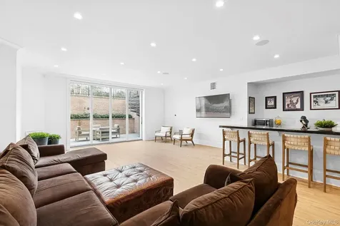 4 Heatherwood Lane Quogue NY 11959