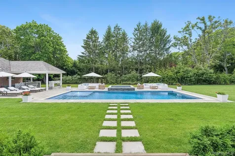 4 Heatherwood Lane Quogue NY 11959