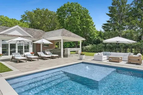 4 Heatherwood Lane Quogue NY 11959