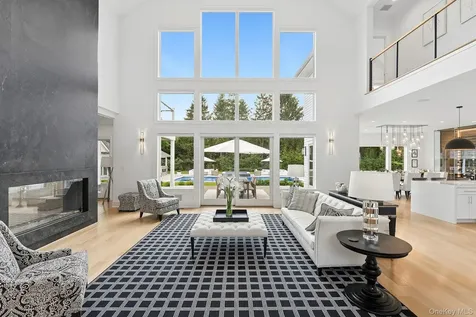 4 Heatherwood Lane Quogue NY 11959